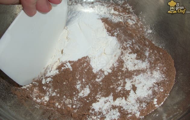 Masas de chocolate rellenas