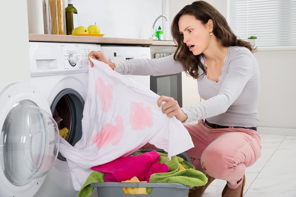 5 TRUCOS útiles que mantendrán toda tu ropa blanca como nueva