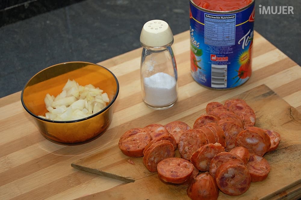 Tapas: Chorizos en salsa