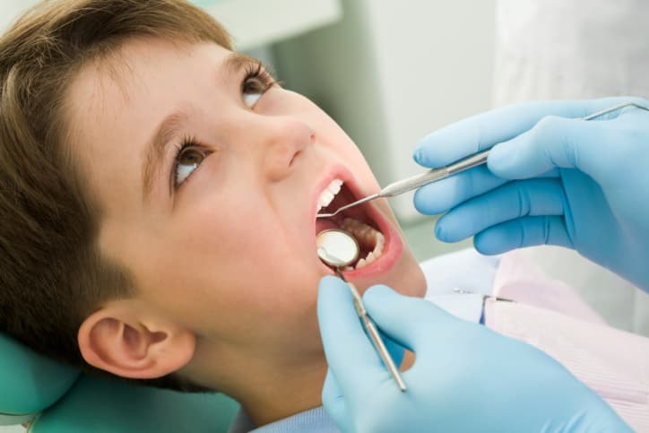 Parece que las caries se contagian a través del beso... ¡¿CÓMO?!