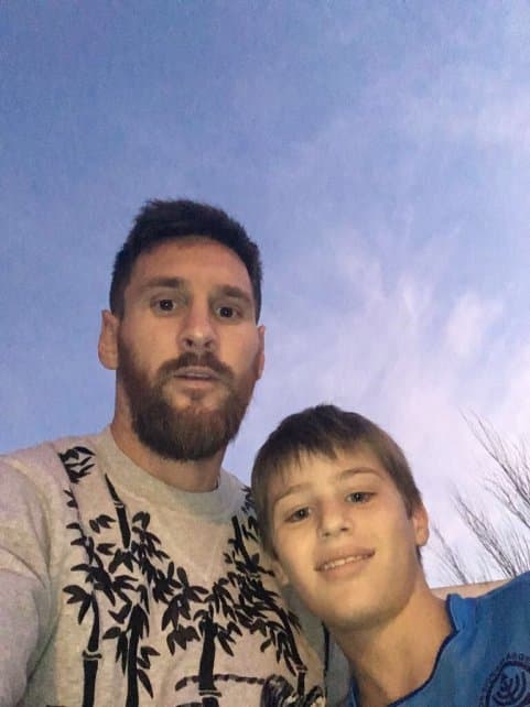 Tiene solo 10 años y consiguió la primera foto de Messi en Rosario
