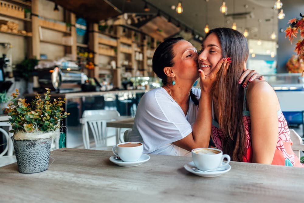 Pasar tiempo con tus abuelos (y los mayores de tu familia) los hará vivir más, confirman estudios