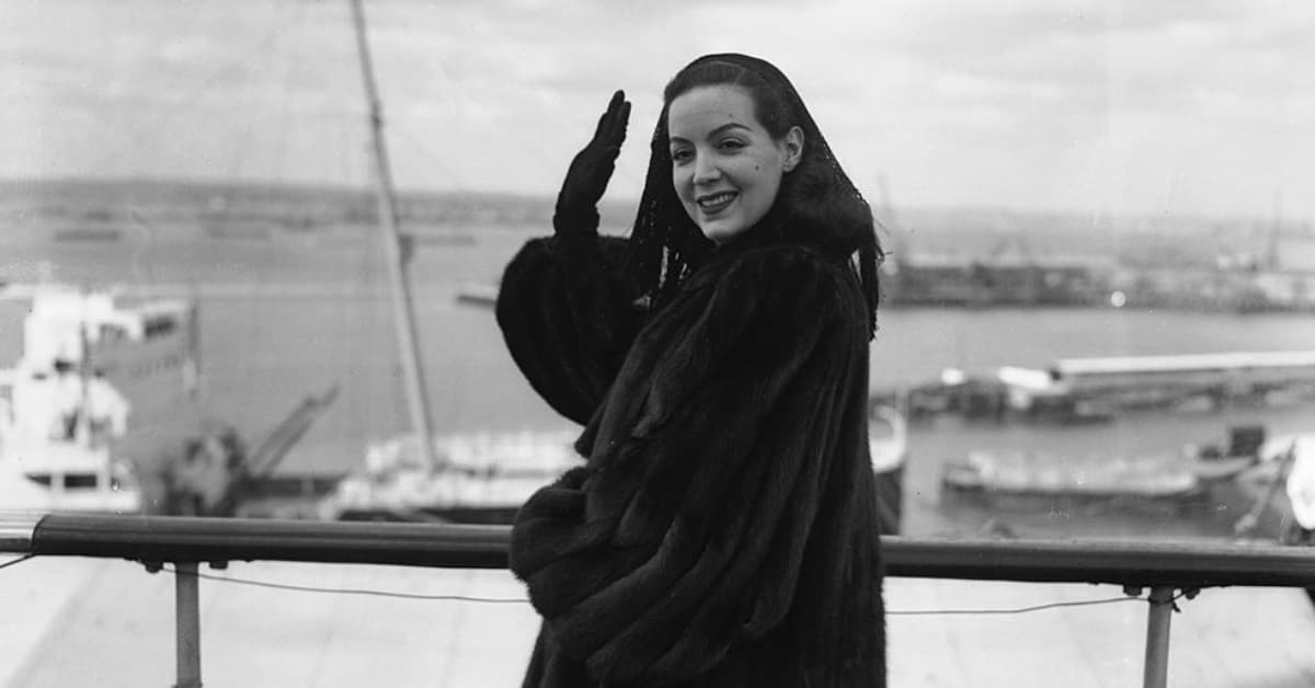 María Félix y las 5 prendas que puso de moda: cómo combinarlas para conquistar el street style