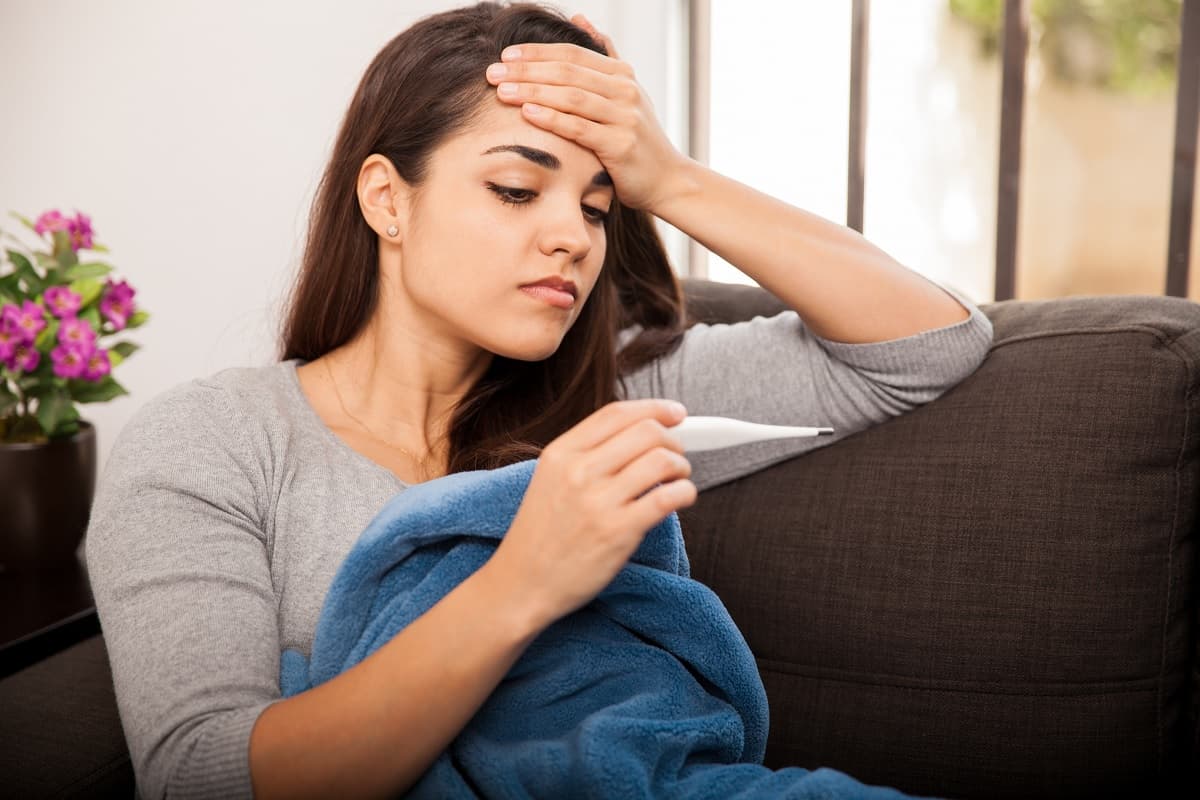 Después de la vacuna contra el COVID podrías sentir un bulto en el cuello; no te preocupes
