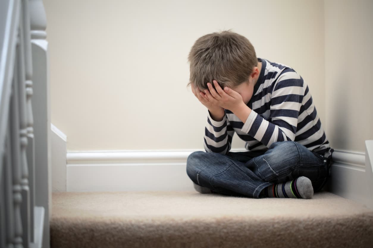 5 frases de ‘consuelo’ que nunca debes usar con tu hijo: puedes causarle un daño peor
