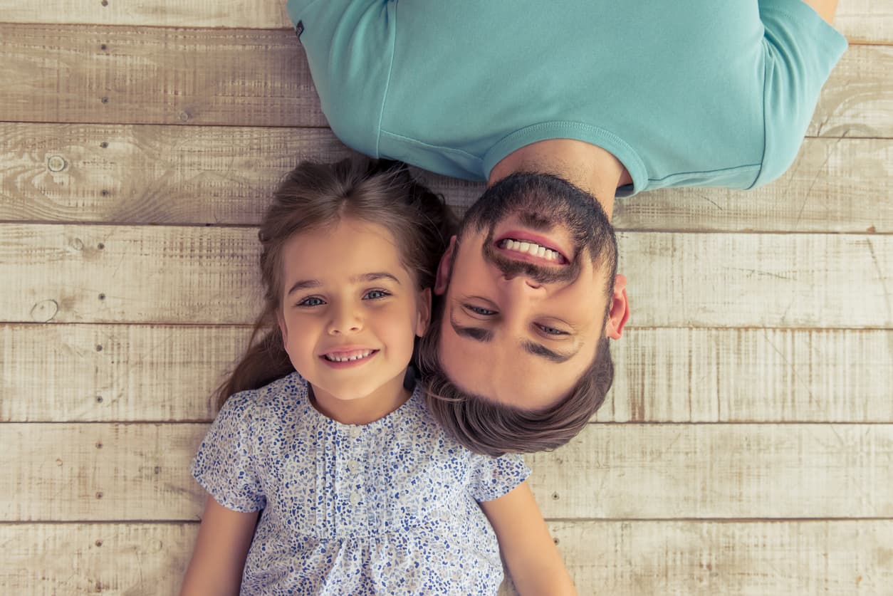 "No temas decir que no" y otras frases que toda niña debe oír de su papá para ser independiente