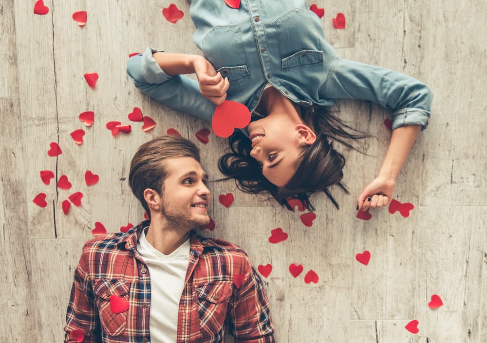 Ver películas de amor con tu pareja puede evitar que su relación termine