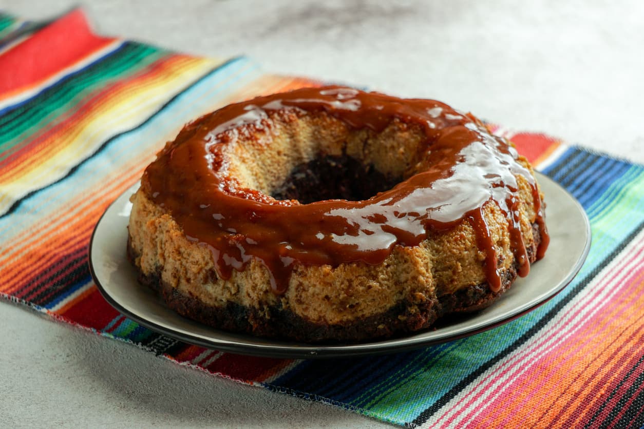 ¿Conoces el flan de chocolate invertido? Te decimos cómo hacerlo, es muy fácil