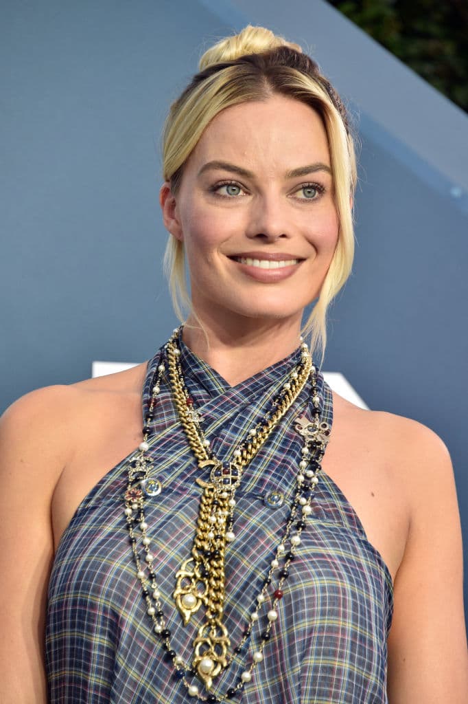 Tras haber 
<a href="https://www.univision.com/entretenimiento/cultura-pop/margot-robbie-tuvo-que-cumplir-6-dificiles-reglas-para-ser-harley-quinn-le-quitaron-una-ceja">interpretado a Harley Quinn en ‘Aves de Presa’</a>, 
<b>Margot Robbie</b> se ganó un lugar dentro de la cultura geek. Pero, ¿sabías que en la vida real también tiene un gusto nerd?