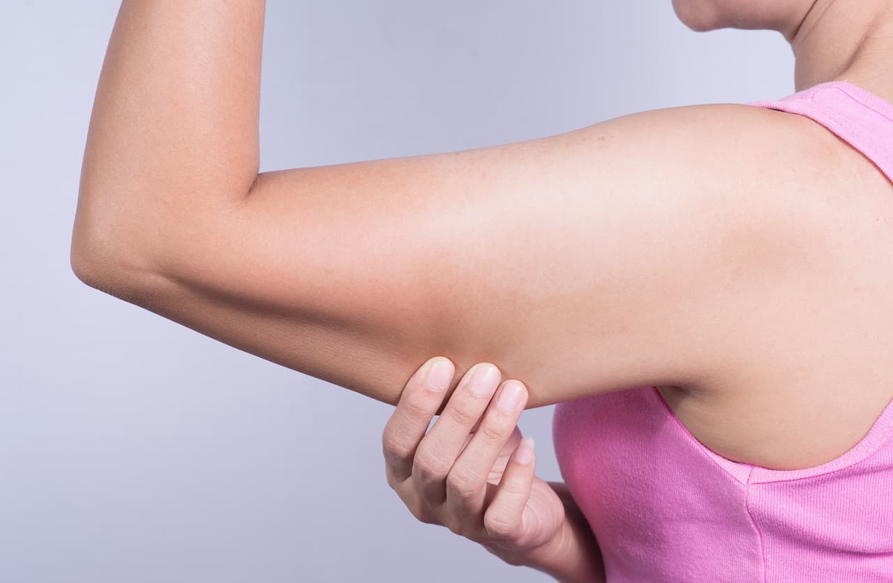 La flacidez puede eliminarse sin cirugías: 5 tratamientos tan naturales como efectivos