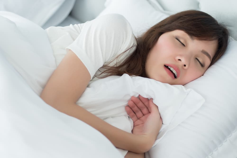 Si eres mujer y roncas, podrías padecer un infarto: te explicamos por qué
