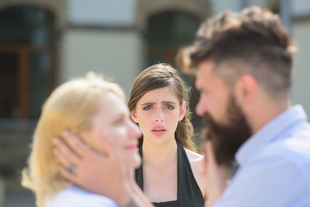 Cómo detectar a un hombre infiel, según la ciencia