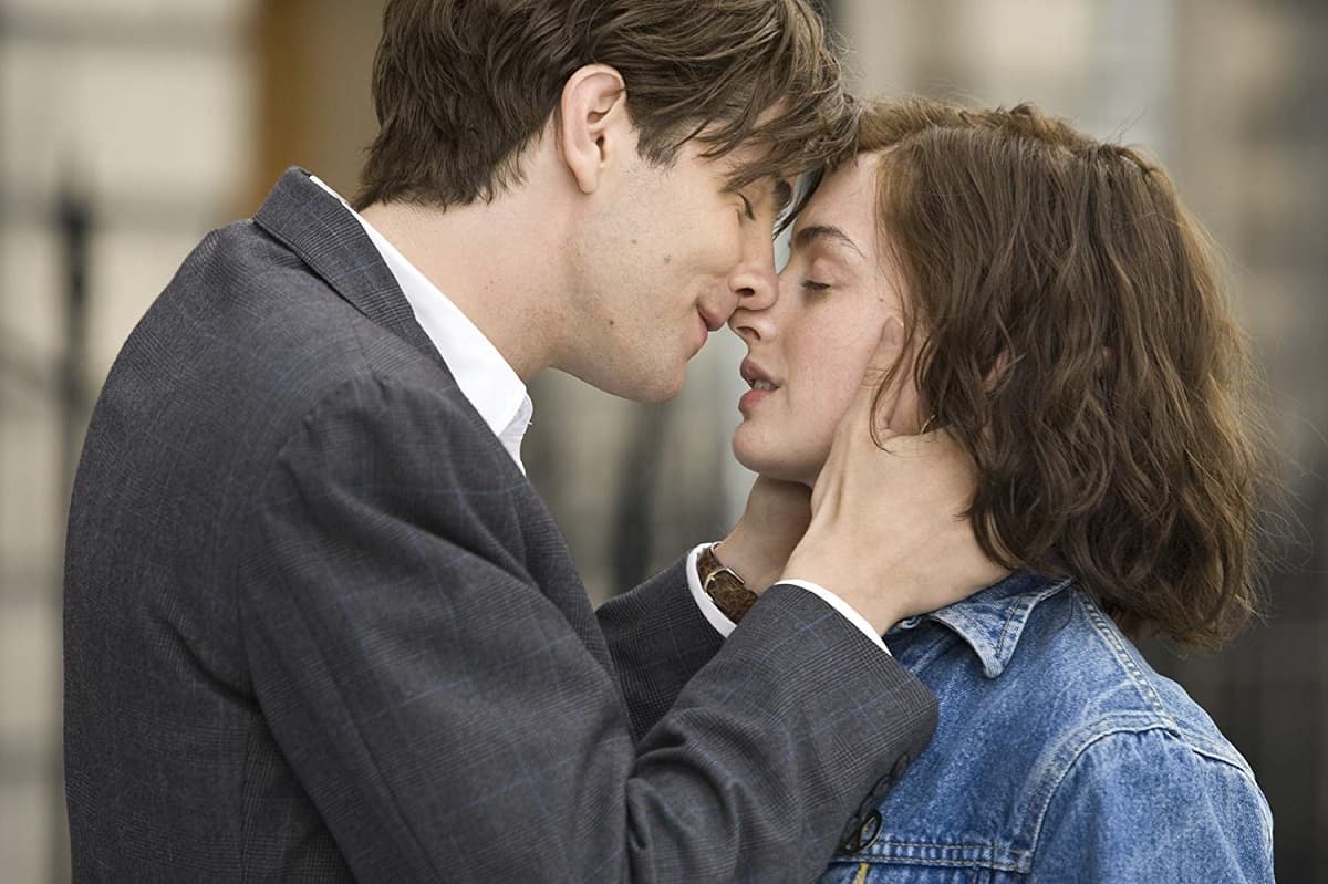 ¿Por qué se le llama 'beso francés'? La apasionada historia de la popular muestra de amor