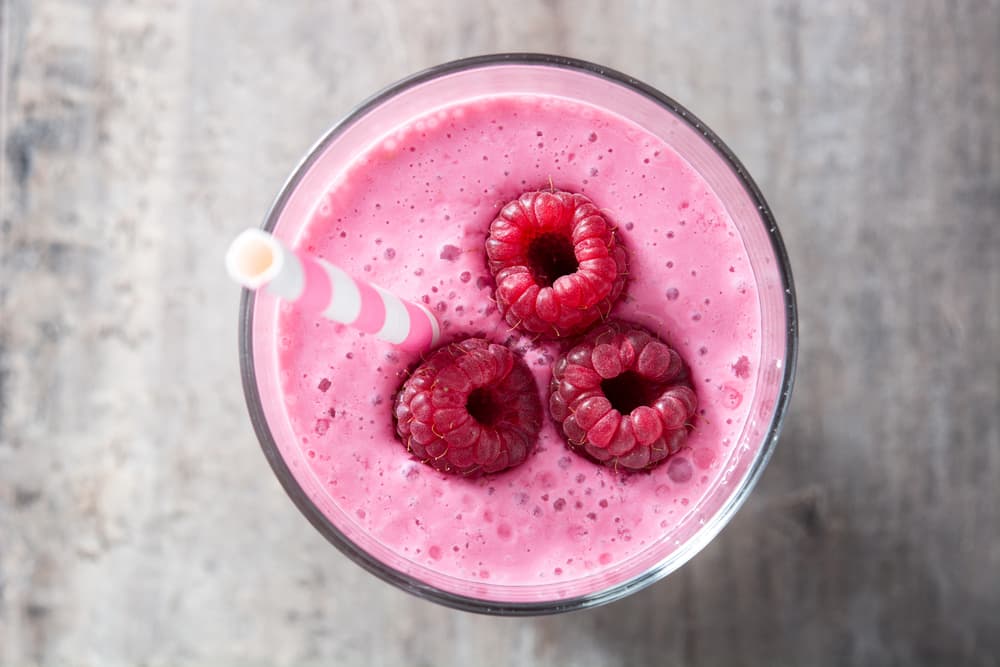 Smoothie de frambuesa bajo en calorías que no puedes perderte