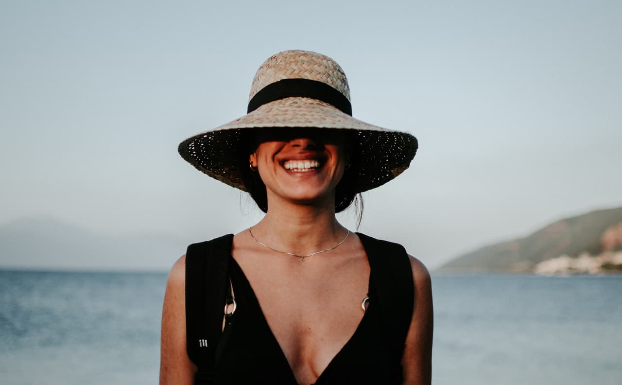 La pasta dental negra que los influencers están usando: ¿funciona?, ¿cuáles son sus riesgos?