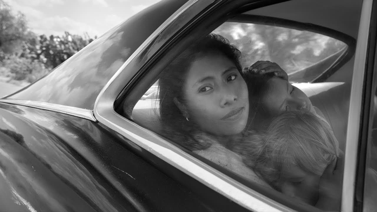 La foto más poderosa que verás hoy: Yalitza Aparicio frente al muro de Tijuana y EEUU