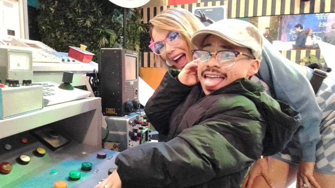 Abelito demostró su habilidad en los controles.