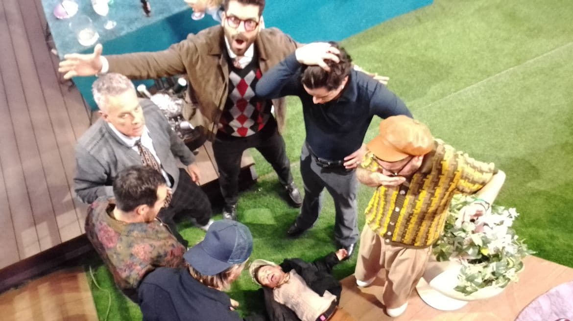 ¡Y ese fue a dar al suelo! Todo en broma, claro está